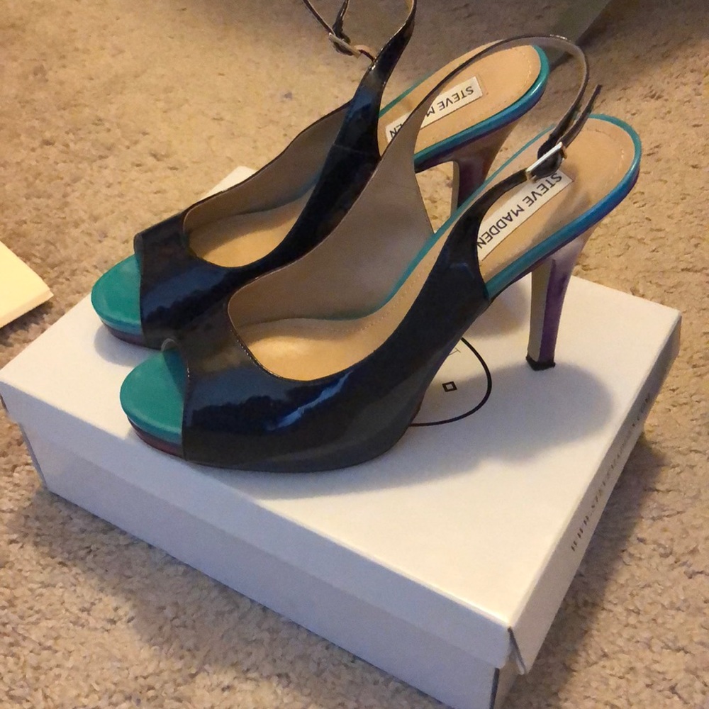 Steve Madden navy multi color heels.